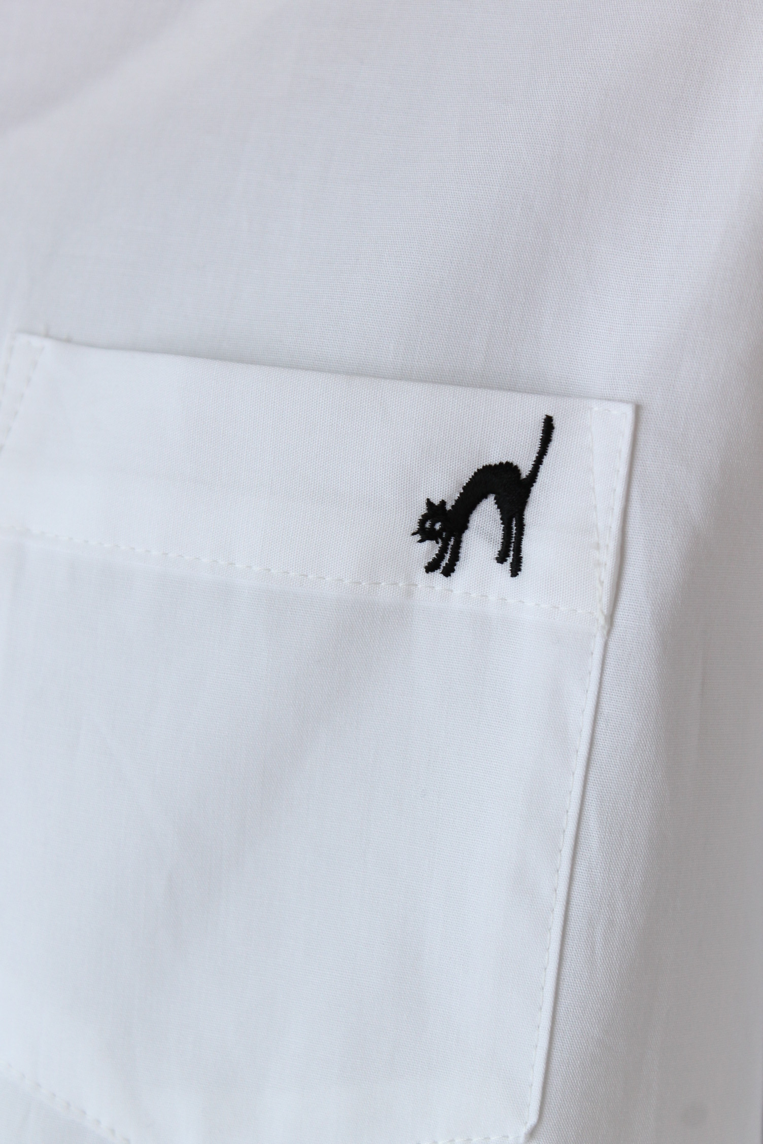 Yangany（ヤンガニー）ネコ刺繍シャツ