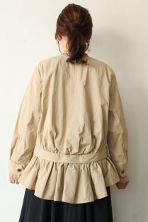 SONO（ソーノ）裾フリル付きノーカラージャケット／ベージュ - 25,300 