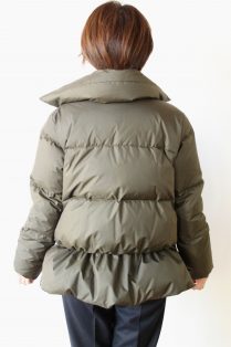 SONO（ソーノ）へプラムフリルダウンジャケット／カーキ - 38,500円