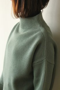 マカフィ（MACPHEE）フレンチウールビルドネックプルオーバー／カーキ