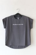 ディニテコリエ(Dignite Collier）フレンチプリントＴシャツ／チャコール