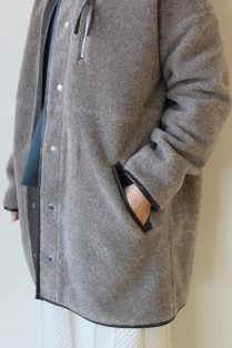 ディニテコリエ(Dignite Collier)ミドル丈ボアジップアップジャケット 