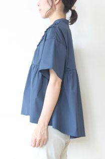 タグ付き　SONO ソーノ　フリルプルオーバー ブラウス　ペプラム　日本製 Sono - sono ホワイト フラッピングフリルフレアブラウスの通販