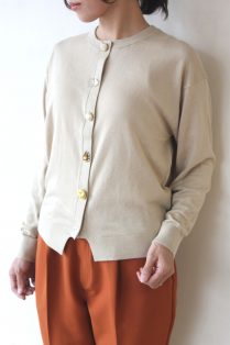 新品❗️TORRAZZO DONNA パールボタンベージュ 五分袖カーディガン