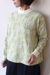 chambre de charme ガーデン刺繍プルオーバー chambre de charme（シャンブルドゥシャーム）の「cdc ラムナイロン