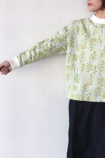 chambre de charme ガーデン刺繍プルオーバー chambre de charme（シャンブルドゥシャーム）の「cdc ラムナイロン