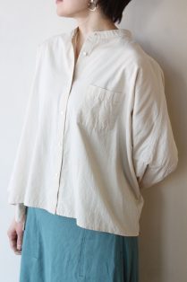 cafune カフネ コットンシャツ シャツ ベージュ コットン カフネ（CAFUNE）ノーカラーコットンシャツ／ベージュ - 14,300