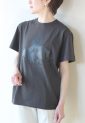アカウント（ Account in Paris）パリジェンヌVOGUEロゴＴシャツ／ダークグレー