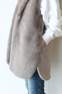 マリードール（MARIED'OR）フード付きエコファーベスト／チャコール