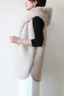 アヤン（ayane）フェイクファーベスト／ベージュ - 16,786円 | 通販