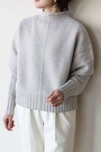 マカフィー(MACPHEE） ラムカシミヤビルドネックプルオーバー／ライト