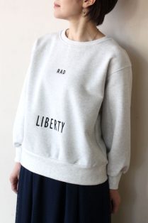 アンナケリー（Anna Kerry）ロゴスウェットプルオーバー／ライトグレー