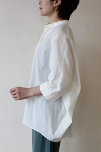 カフネ（CAFUNE）ドルマンスリーブコットンシャツ／ホワイト - 14,300