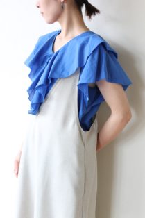 ディニテコリエ（Dignite Collier）フリルブラウス／ブルー