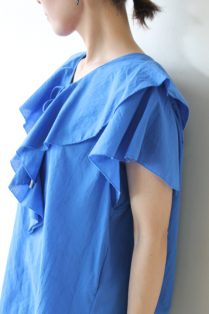 新品　ディニテコリエ　袖フリルチュニック　ブラウス　シャツ 新品 ディニテコリエ 袖フリルチュニック ブラウス シャツ