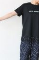 ディニテコリエ(Dignite Collier）裾メッシュロゴT シャツ／ブラック