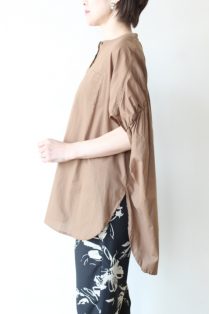 【期間限定】Dignite collier 【新品】バックギャザーシャツ 期間限定】Dignite collier 【新品】バックギャザーシャツ