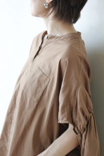 【期間限定】Dignite collier 【新品】バックギャザーシャツ IMG_8347-209x314.jpg