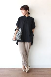 ディニテコリエ(Dignite Collier）バックギャザーブラウス／オフ Dignite collier ディニテコリエ(Dignite Collier）バック