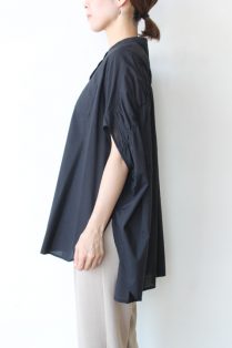 ディニテコリエ(Dignite Collier）バックギャザーシャツ