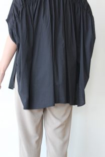 【期間限定】Dignite collier 【新品】バックギャザーシャツ ディニテコリエ(Dignite Collier）バックギャザーシャツ