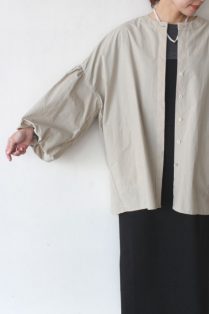 ディニテコリエ(Dignite Collier）バルーンスリーブオーバー