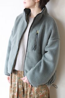 トロア（trois）ボアブルゾン／グレイ×ブラック - 22,330円
