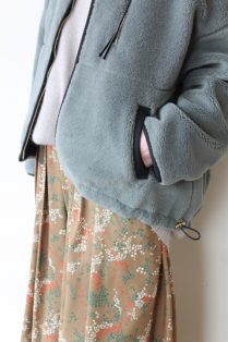 トロア（trois）ボアブルゾン／グレイ×ブラック - 22,330円