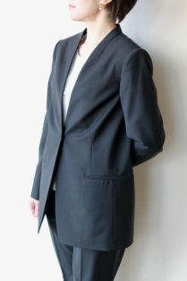 パシオーネ（PASSIONE)ノーカラーVネックジャケット【入卒対応