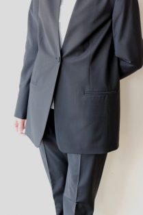 パシオーネ（PASSIONE)ノーカラーVネックジャケット【入卒対応