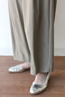 カフネ（CAFUNE）ギャザーコクーンパンツ／カーキ - 12,320円