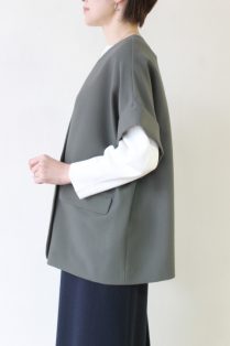 ディニテコリエ(Dignite Collier）半袖ノーカラージャケット