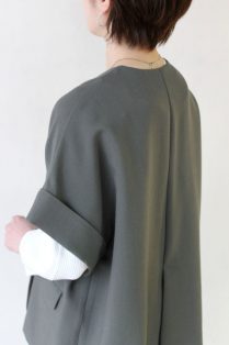 ディニテコリエ(Dignite Collier）半袖ノーカラージャケット