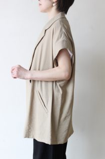 PASSIONE 美品　ベージュ ジャンパー　光沢あり　ふんわり袖 清涼1ボタンVカラージャケット《セットアップ着用可》 (YJ243090