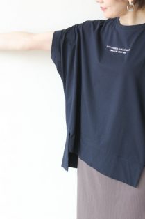 パシオーネ(PASSIONE)前裾スリット入りロゴTシャツ/ネイビー パシオーネ(PASSIONE)前裾スリット入りロゴTシャツ/ネイビー