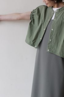 ディニテコリエ(Dignite Collier）ショートスナップベスト