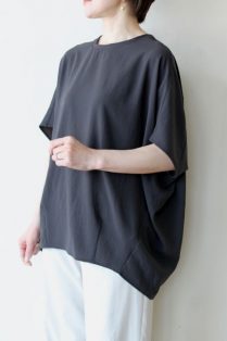 ディニテコリエ(Dignite Collier）ストレッチシフォンドルマンブラウス／アンバー IMG_6355-209x314.jpg