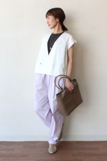 【未使用】ディニテコリエ ベスト ジレ ノーカラー ダブルボタン ブラック 未使用】ディニテコリエ ベスト ジレ ノーカラー ダブルボタン