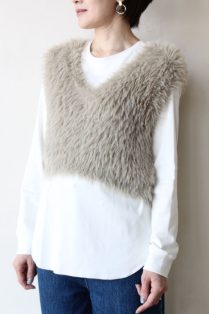 Dignite Collier（ディニテコリエ）ベスト　ベージュ ディニテコリエ(Dignite Collier）サイドタックジレ／ベージュ