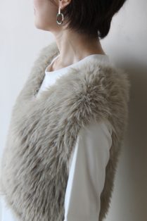 ディニテコリエ(Dignite Collier）シャギーニットショートベスト