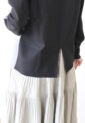 イエリ（Ieri）バックスリットバイカラープルオーバー／グレー×ブラック