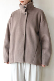 カフネ（CAFUNE）タンドカラーショート丈コート／モカ - 27,500円