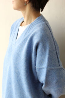 Dignite collier - Dignite Collier/ディニテコリエ セットVネックブループルオーバ IMG_8387-209x314.jpg