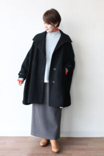 ラリア・ムー（Lallia Mù)スタンドカラーフレアコート／ブラック