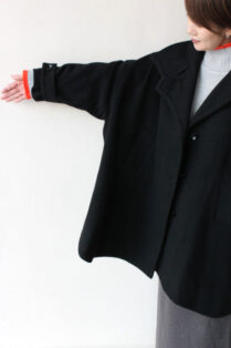 美品 Lallia Mu ラリアムー ケープカラー リバーコート 　黒 美品 Lallia Mu ラリアムー ケープカラー リバーコート 黒 Coat