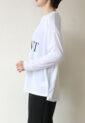 ロージー（ROSIEE)ロゴプリントロングTシャツ／オフ
