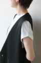 ディニテコリエ(Dignite Collier）スムースメタリックニットベスト／ブラック