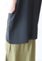 ディニテコリエ(Dignite Collier）スムースメタリックニットベスト／ブラック