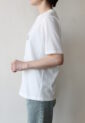 カフネ（CAFUNE）フロッキープリントロゴＴシャツ／アイボリー