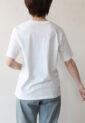 カフネ（CAFUNE）フロッキープリントロゴＴシャツ／アイボリー